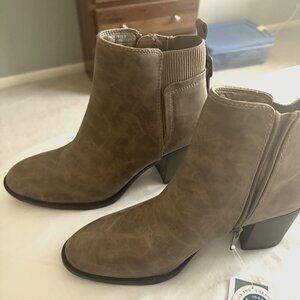 BARETRAPS POSTURE Rhoslyn ankle boots Sz. 7.5